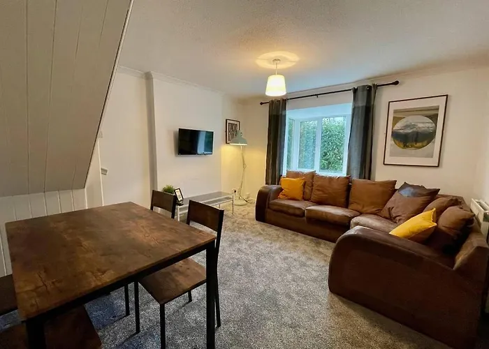 House Near Llandaff For Up To 6 With Parking