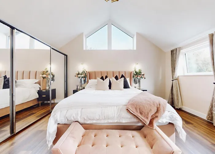 Hotel Feel Celebrity Style - 6 Parking Spaces - Pet Friendly - Very Private