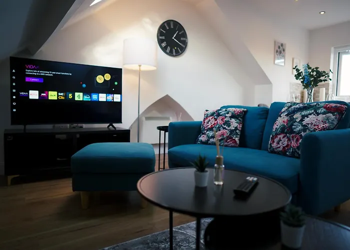 Luxury 3 Bed City Centre Apartment - Free Parking