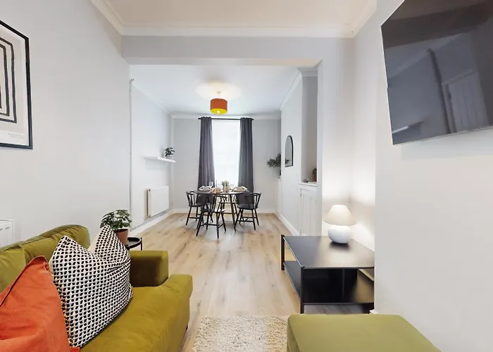 Stylish 3 Bedroom House In The Heart Of Cardiff