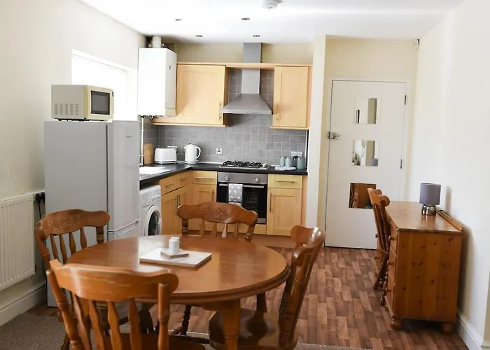 2 Bedroom Flat With Free Parking
