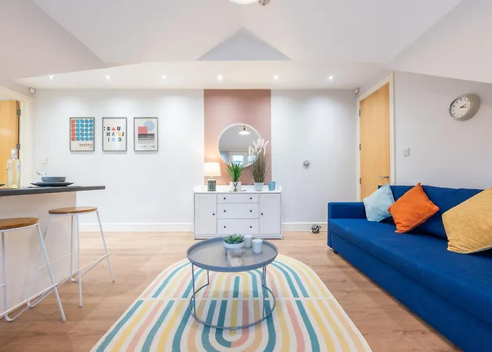 2 Bed Apartment - Cardiff City Centre - Free Parking