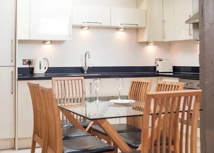 Modern Apartment In The City Centre & By Stadiums