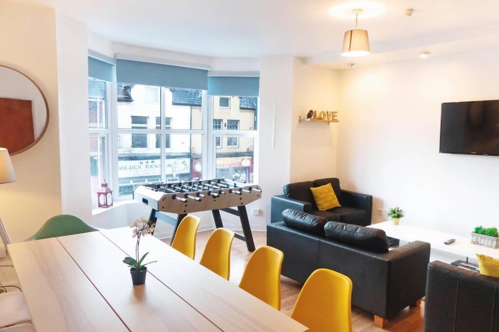 Up To 9 Close To Centre, Big Tv And Wifi Apartment *