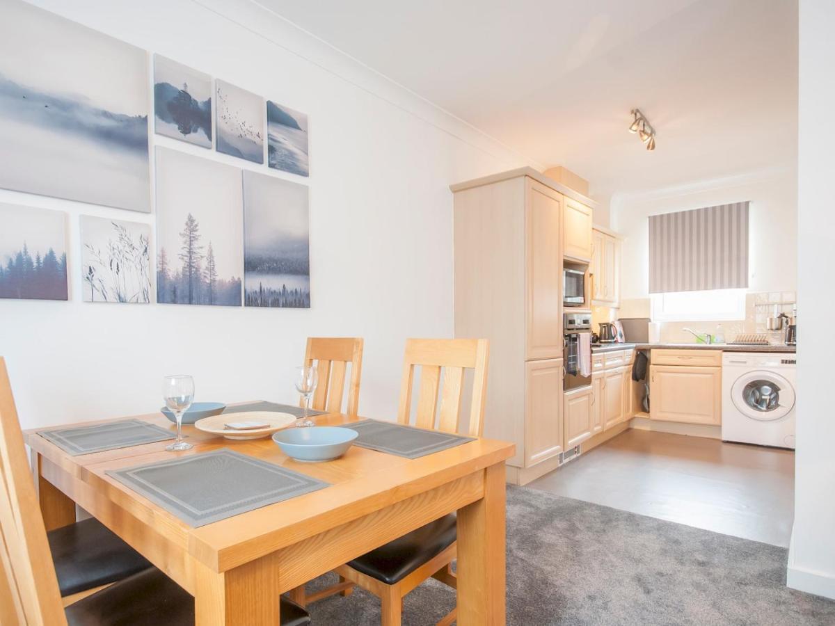 Apartment Modern 2 Bedroom Next To Bay With Parking