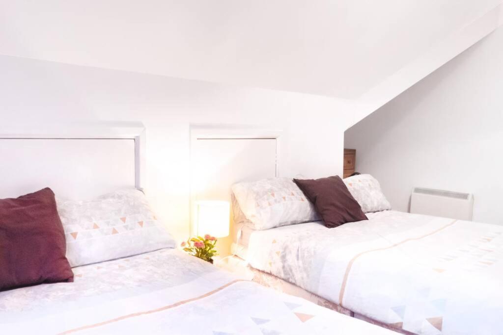 Up To 9 Close To Centre, Big Tv And Wifi Apartment *