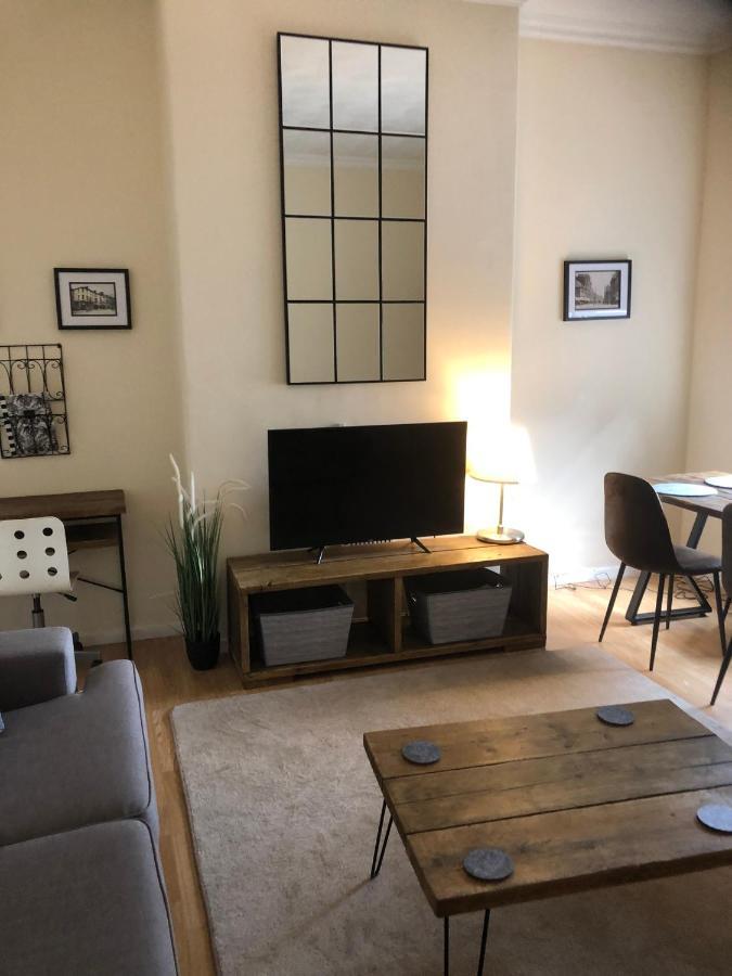 Henry's Flat Apartment Cardiff