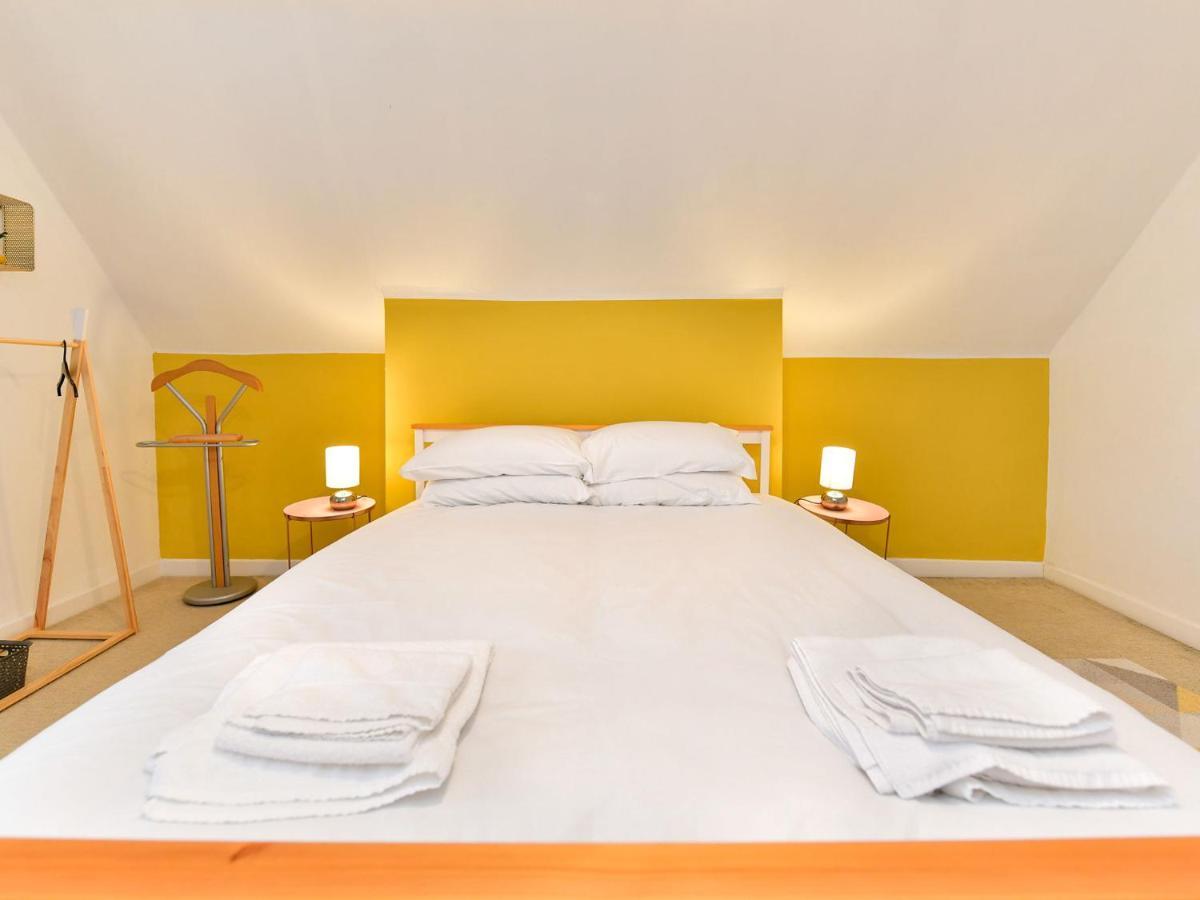 Pass The Keys Spacious 3 Bedroom Close To Centre Apartment