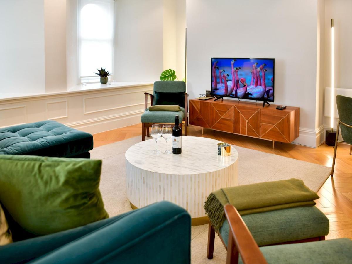 Pass The Keys Beautiful 2 Bed With Parking In The Bay Apartment *