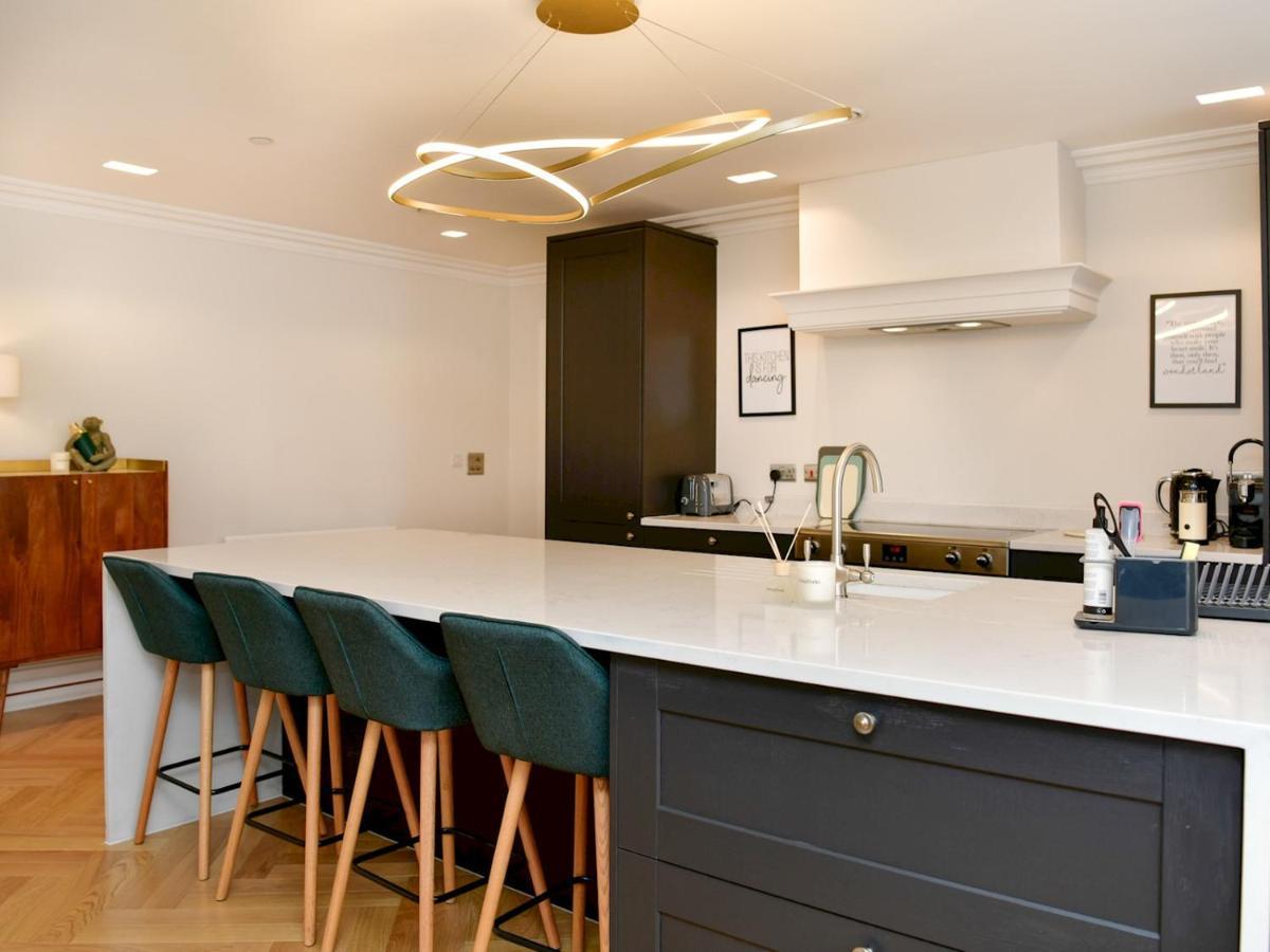 Pass The Keys Beautiful 2 Bed With Parking In The Bay *