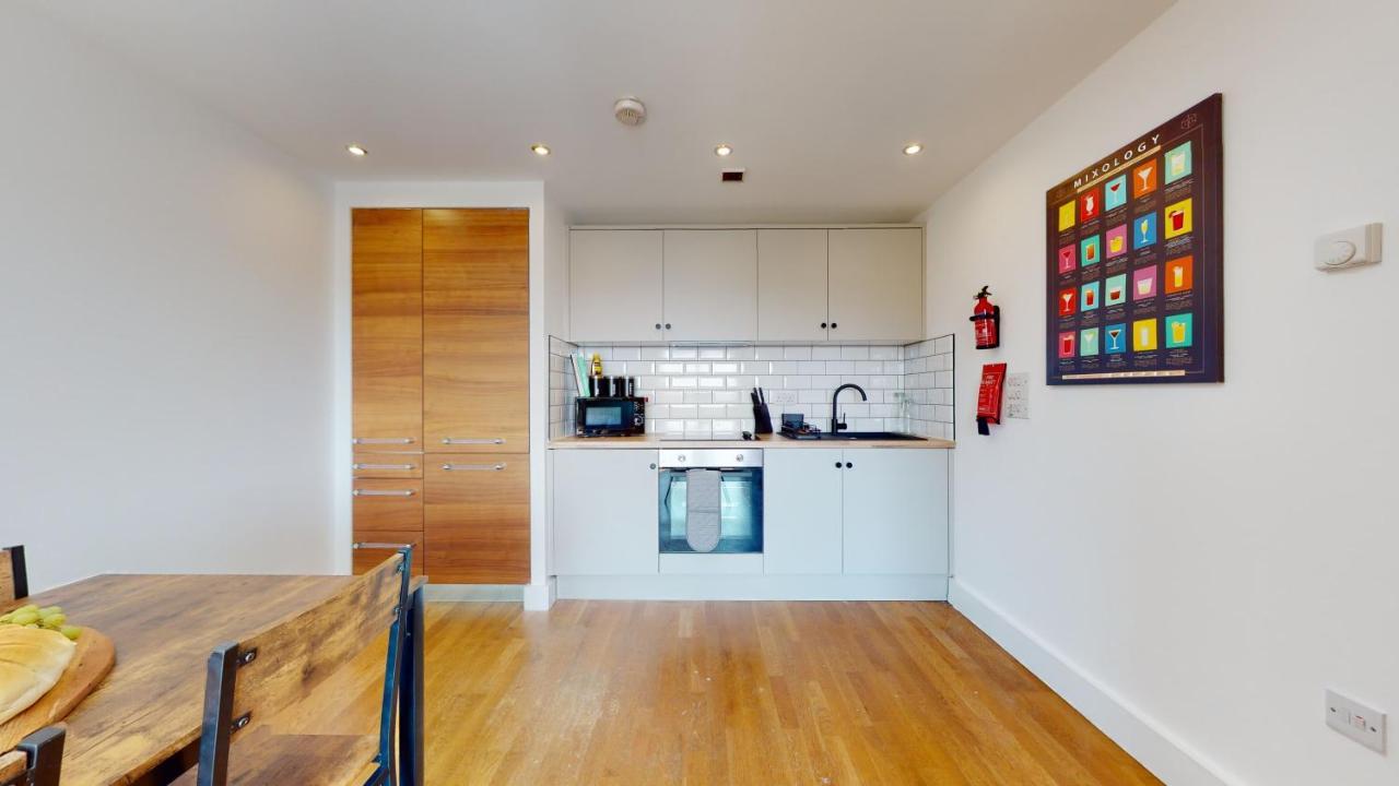 Apartment Water View Apartment- 2 Bed - Bay - Free Parking!! *