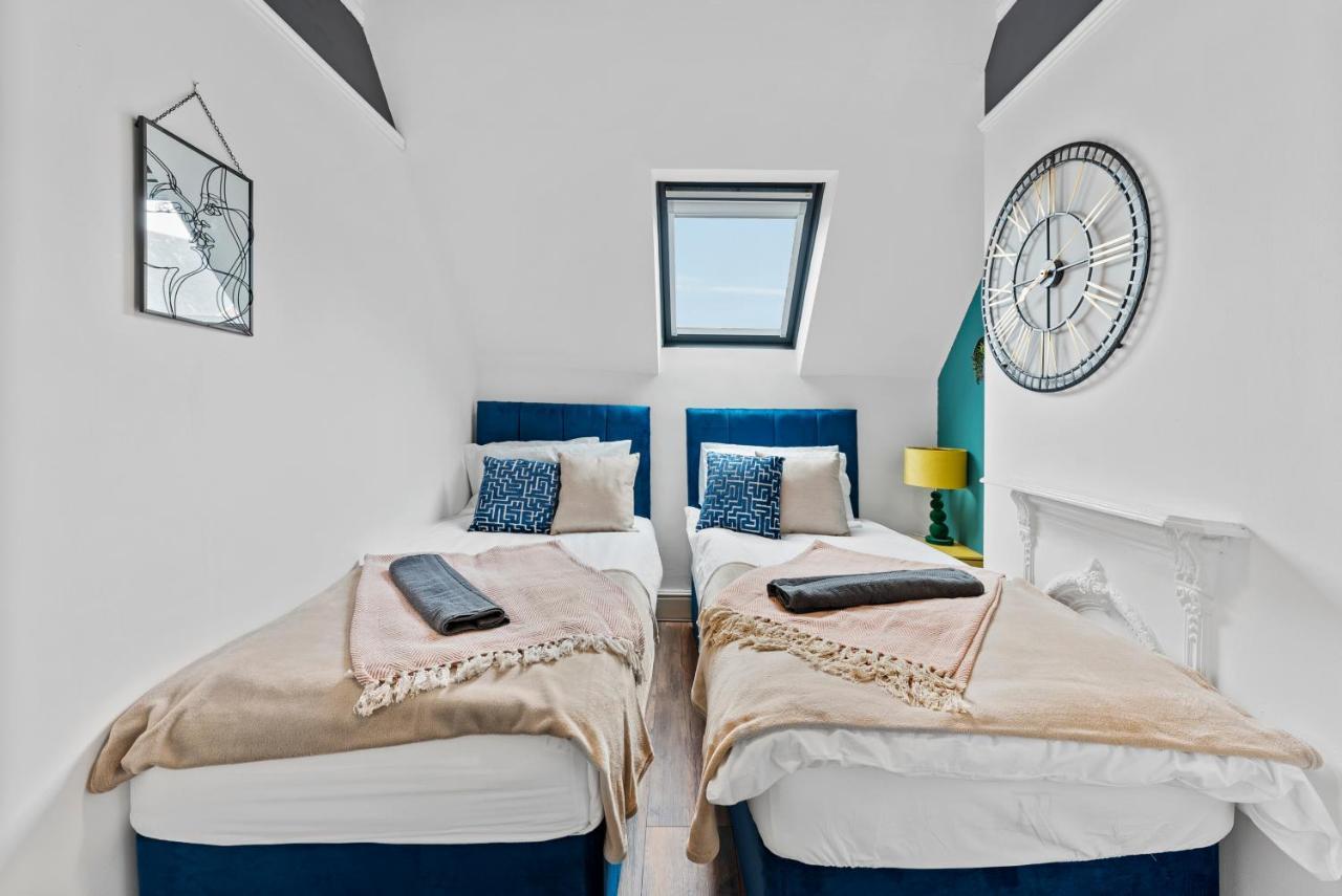 Spacious Serenity- Stylish 6-person Flat Apartment *