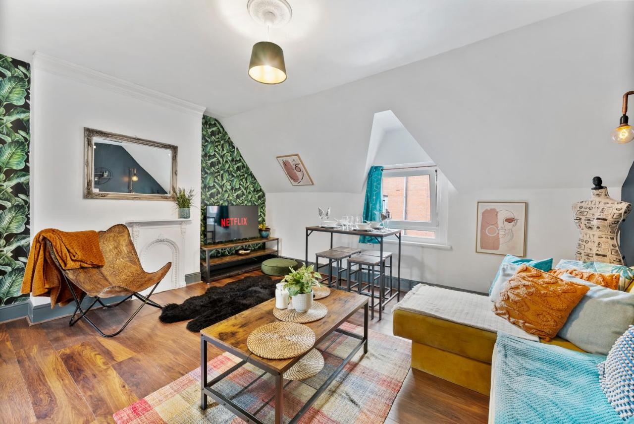 Spacious Serenity- Stylish 6-person Flat