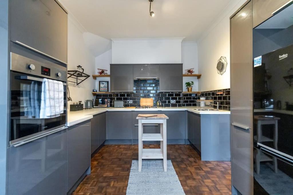 The Wanderer - Lovely 3bd House - Upto 10 Guests. Holiday home *