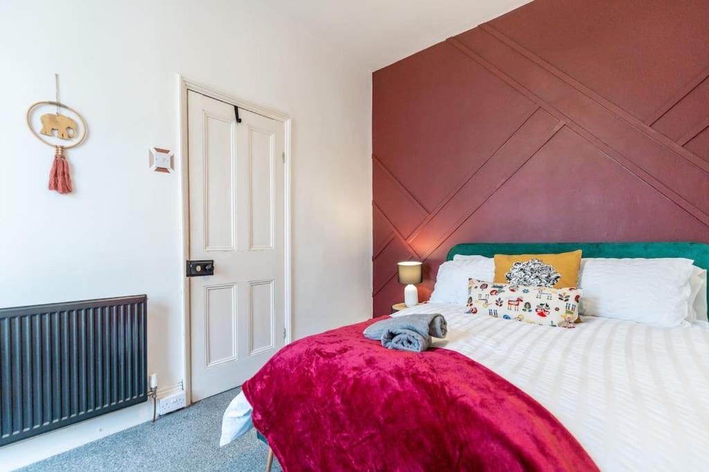 The Wanderer - Lovely 3bd House - Upto 10 Guests. * Cardiff