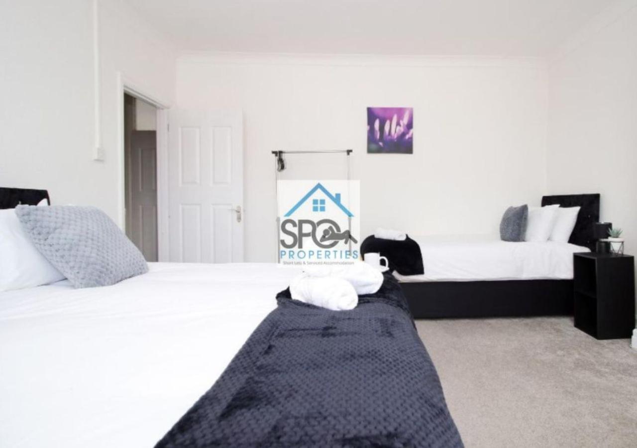 Contractors-business-private Parking-free Wifi-near M4 Holiday home Cardiff