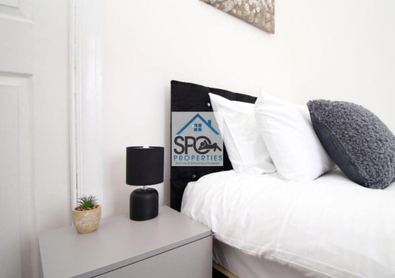 Holiday home Contractors-business-private Parking-free Wifi-near M4 Cardiff