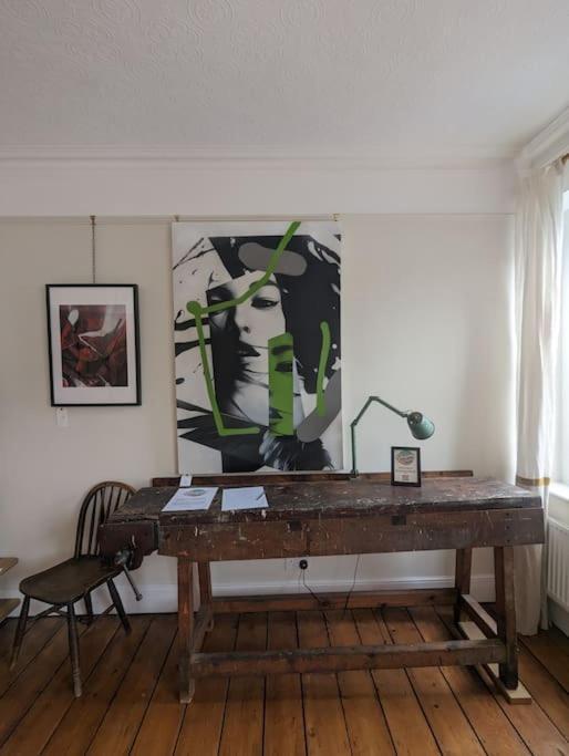 Holiday home Glenroy Arts Gallery Meets Living Space Cardiff