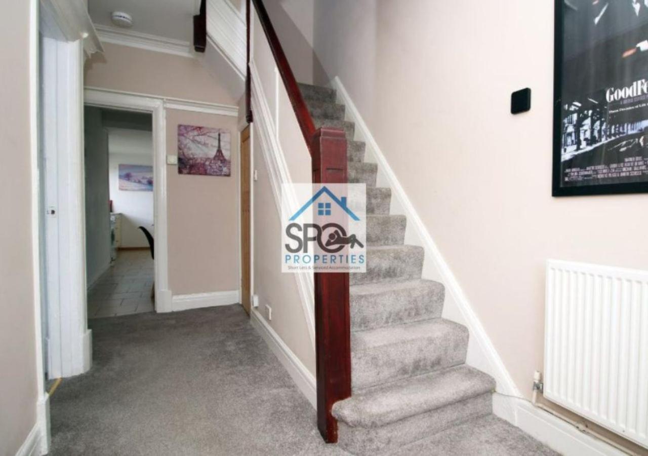 Holiday home Contractors-business-private Parking-free Wifi-near M4 Cardiff