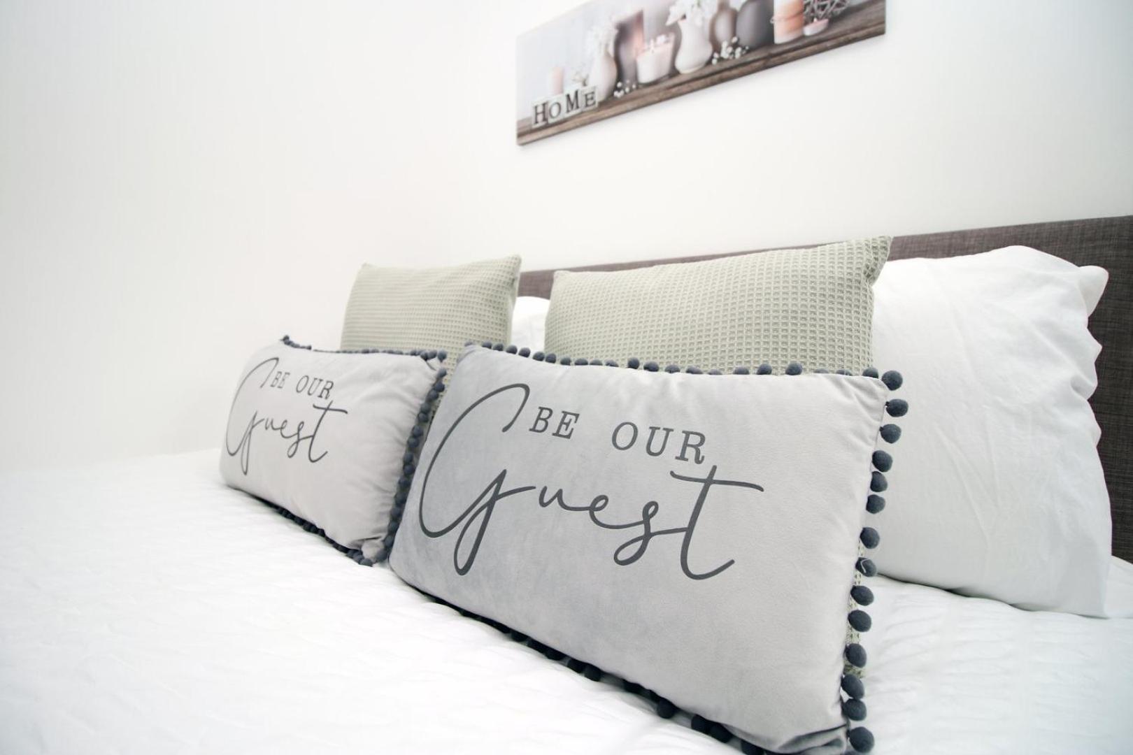 Chic 1br + Sofabed In Centre Apartment