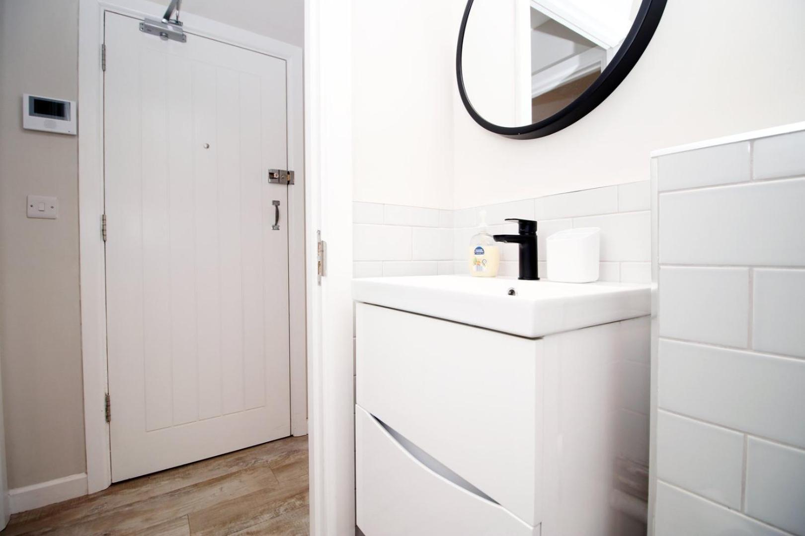 Chic 1br + Sofabed In Centre Apartment