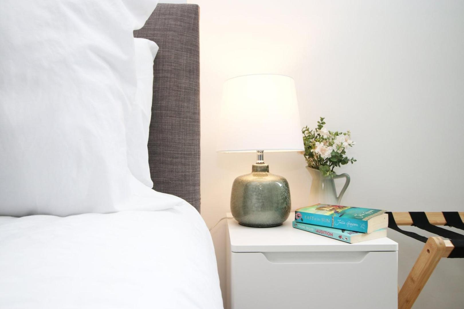 Chic 1br + Sofabed In Centre Apartment *