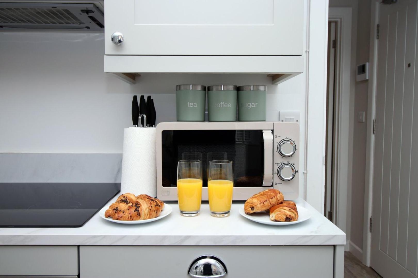Chic 1br + Sofabed In Centre Apartment *