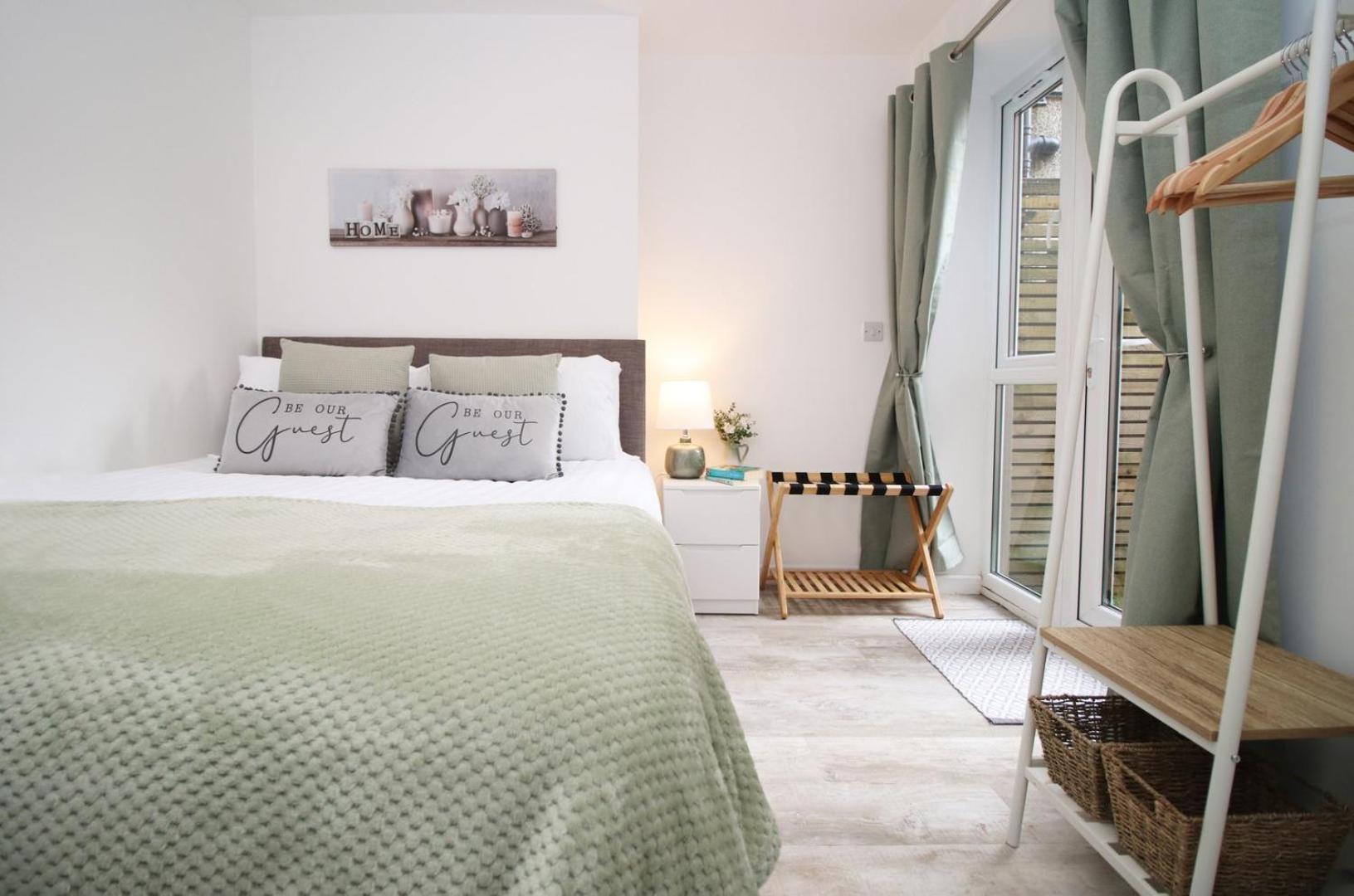 Chic 1br + Sofabed In Centre Apartment *