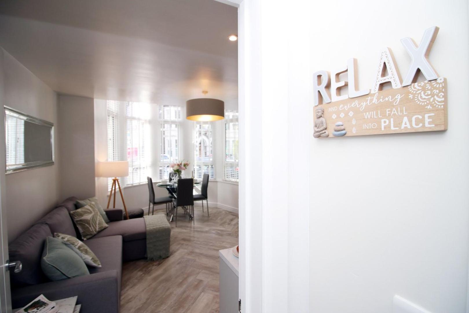 Chic 1br + Sofabed In Centre Apartment Cardiff