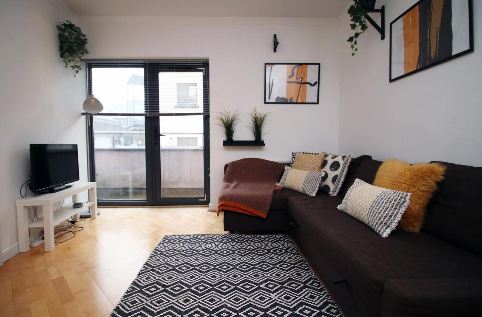 Apartment Centrally Located Spacious 2br | Cohost Partners *