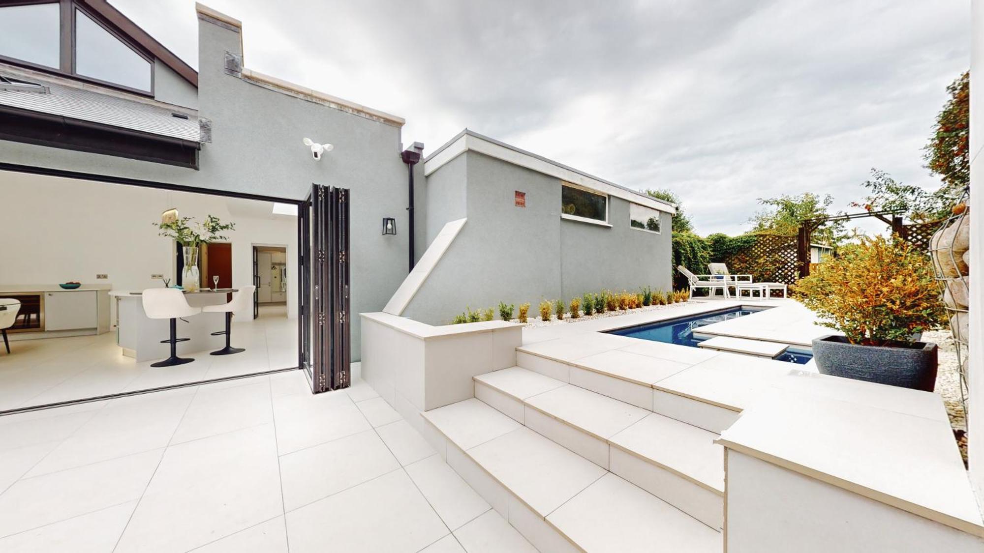 Villa Feel Celebrity Style - 6 Parking Spaces - Pet Friendly - Very Private Cardiff