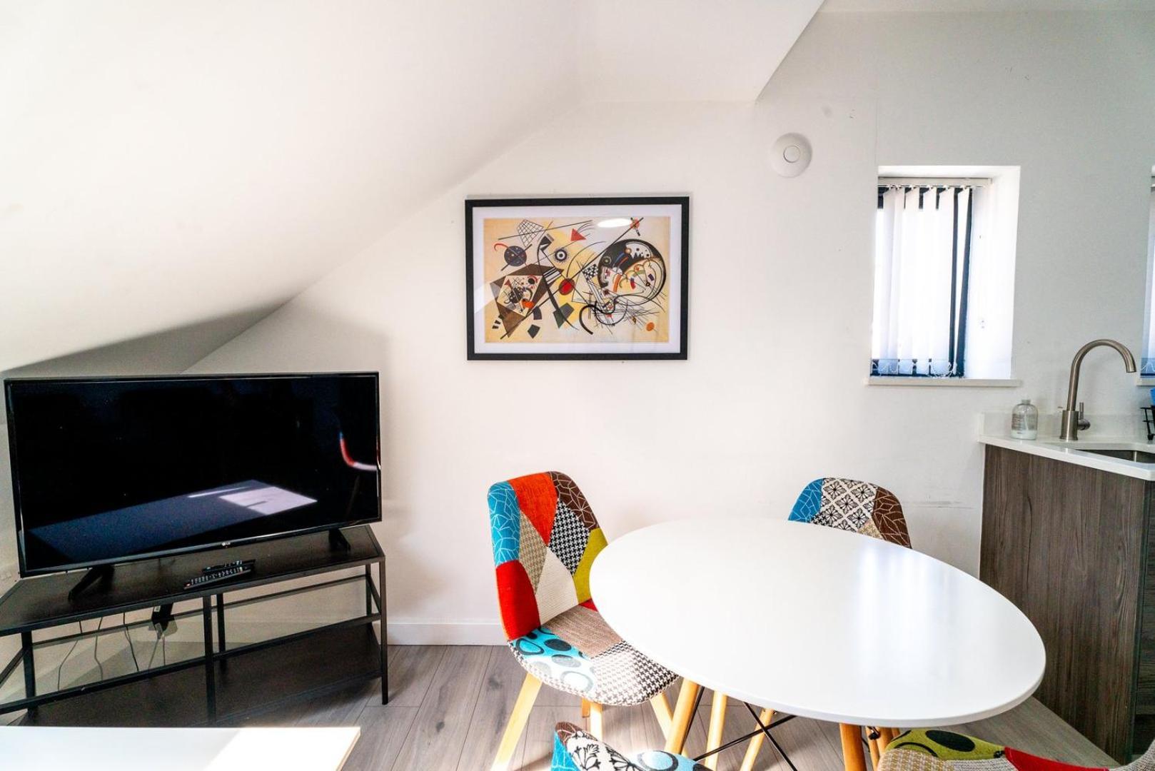 3 Double Br | Wifi | Smart Tv * Cardiff