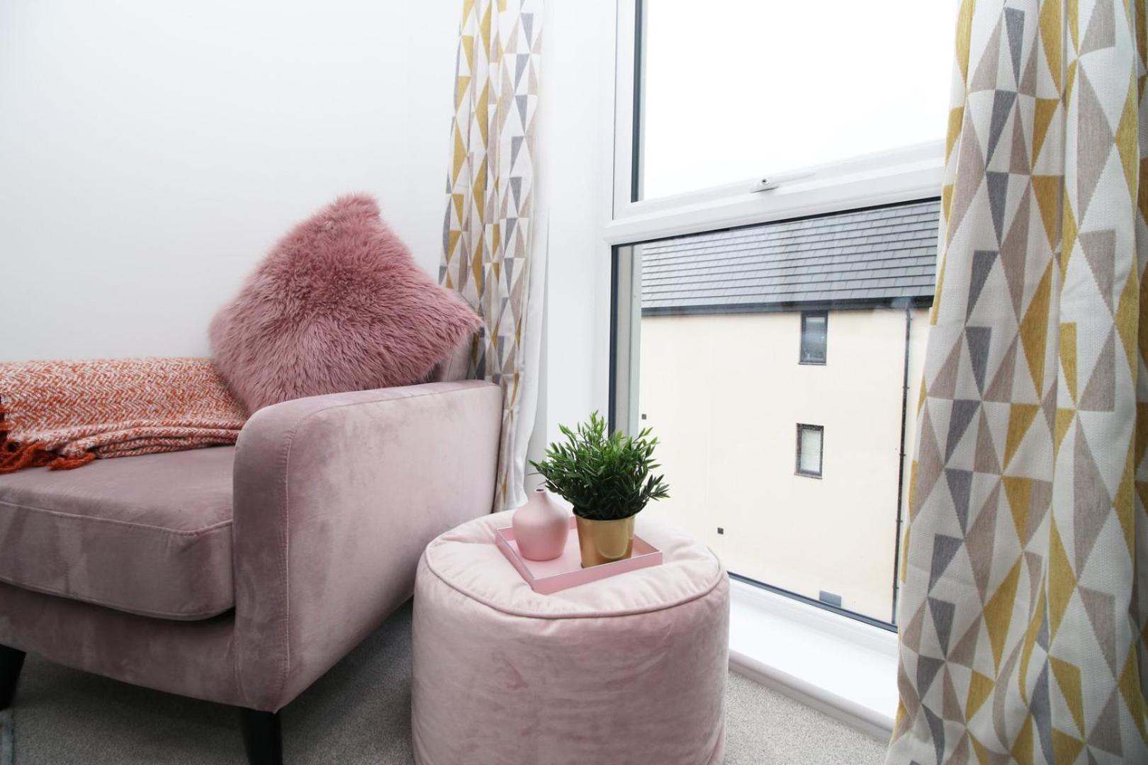 Church Road Free Parking Apartment *