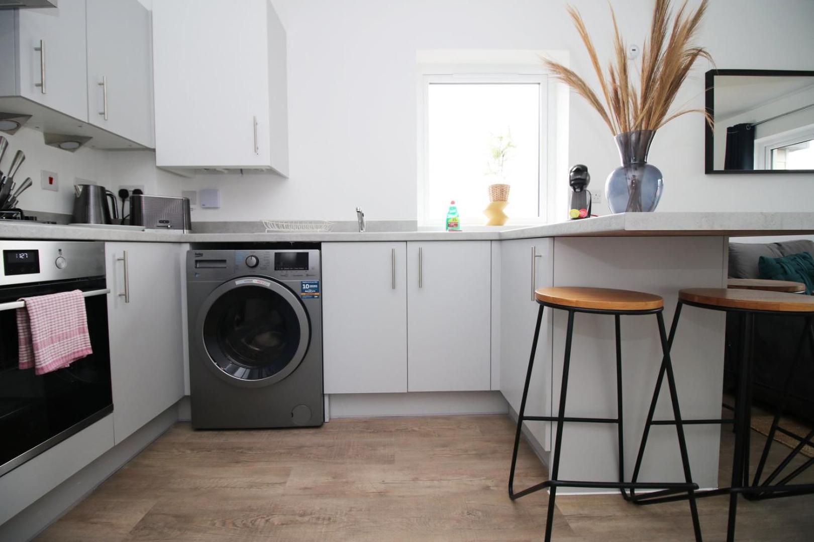 Church Road Free Parking Apartment