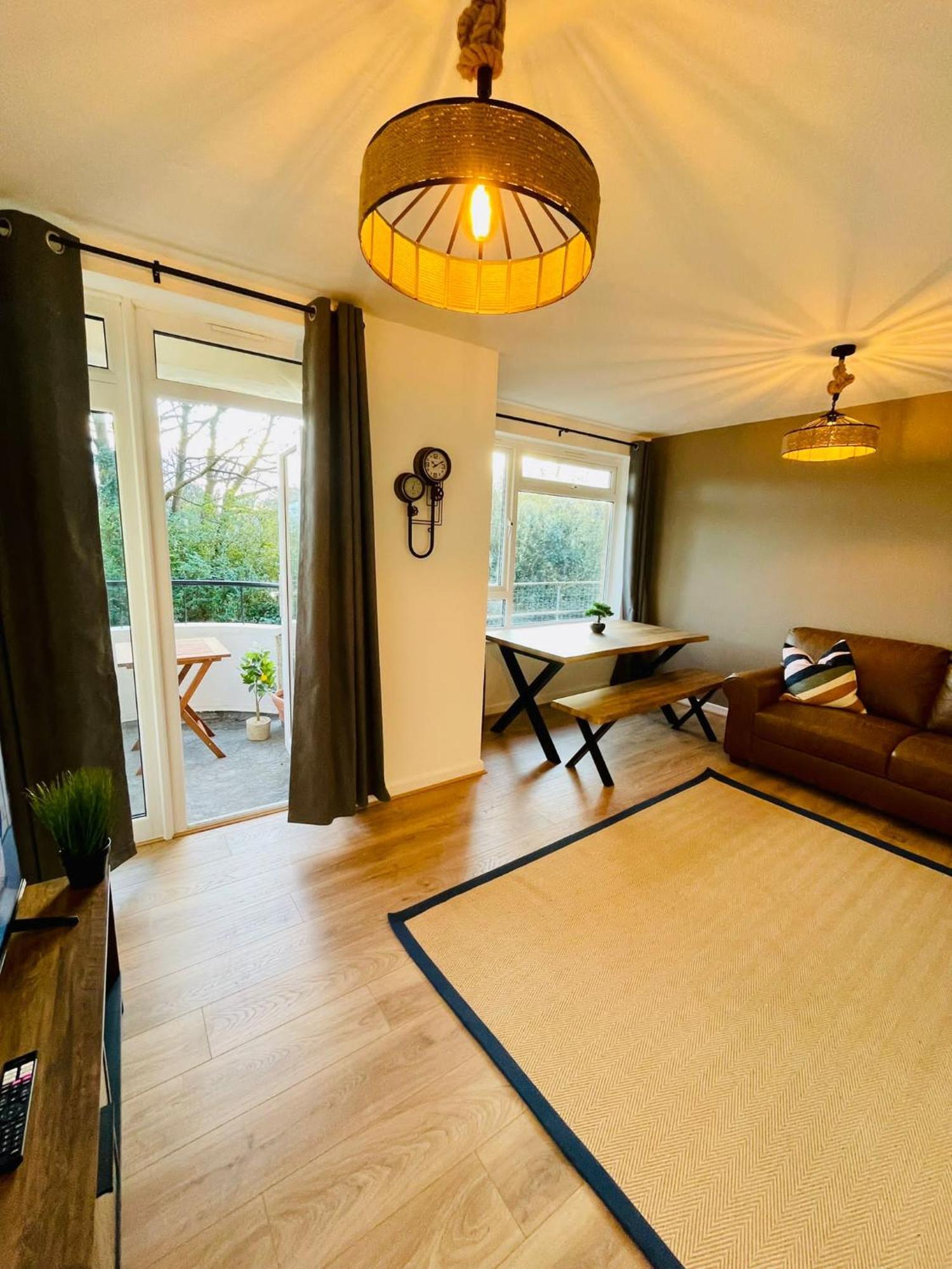 The Cwtch - In Cardiff/penylan * Cardiff