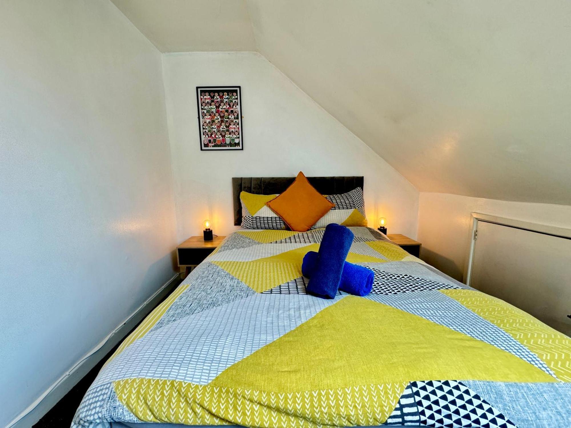 Space For Groups, 10 Mins From Queen St!