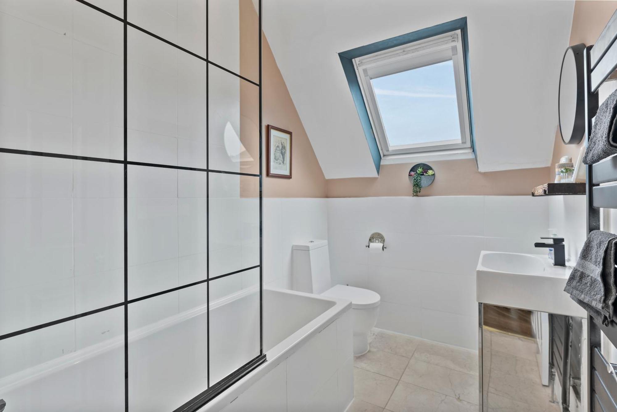 Apartment Spacious Serenity- Stylish 6-person Flat Cardiff