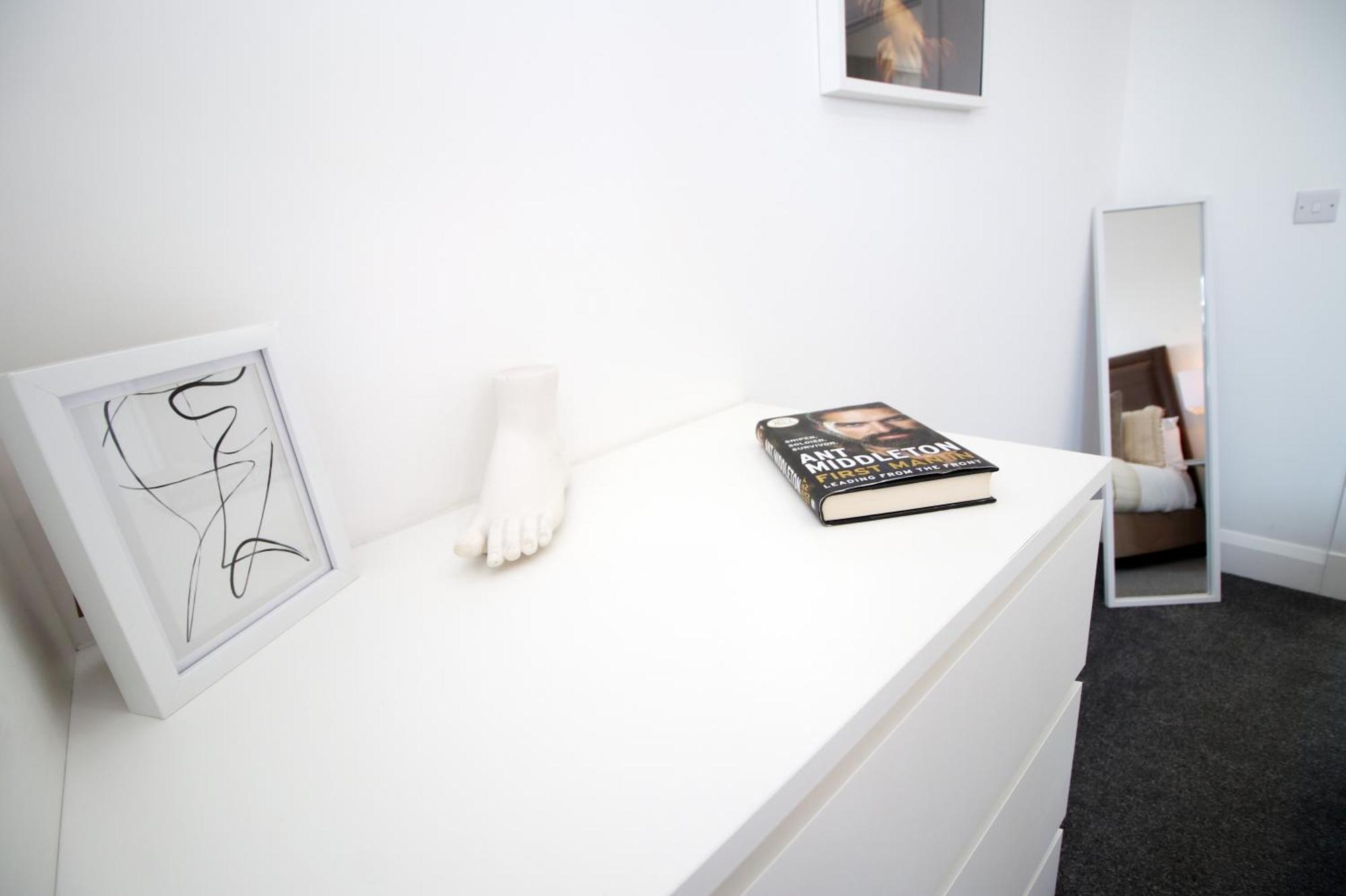 Cardiff's Ultimate Group Retreat Spacious 5br With Private Courtyard *