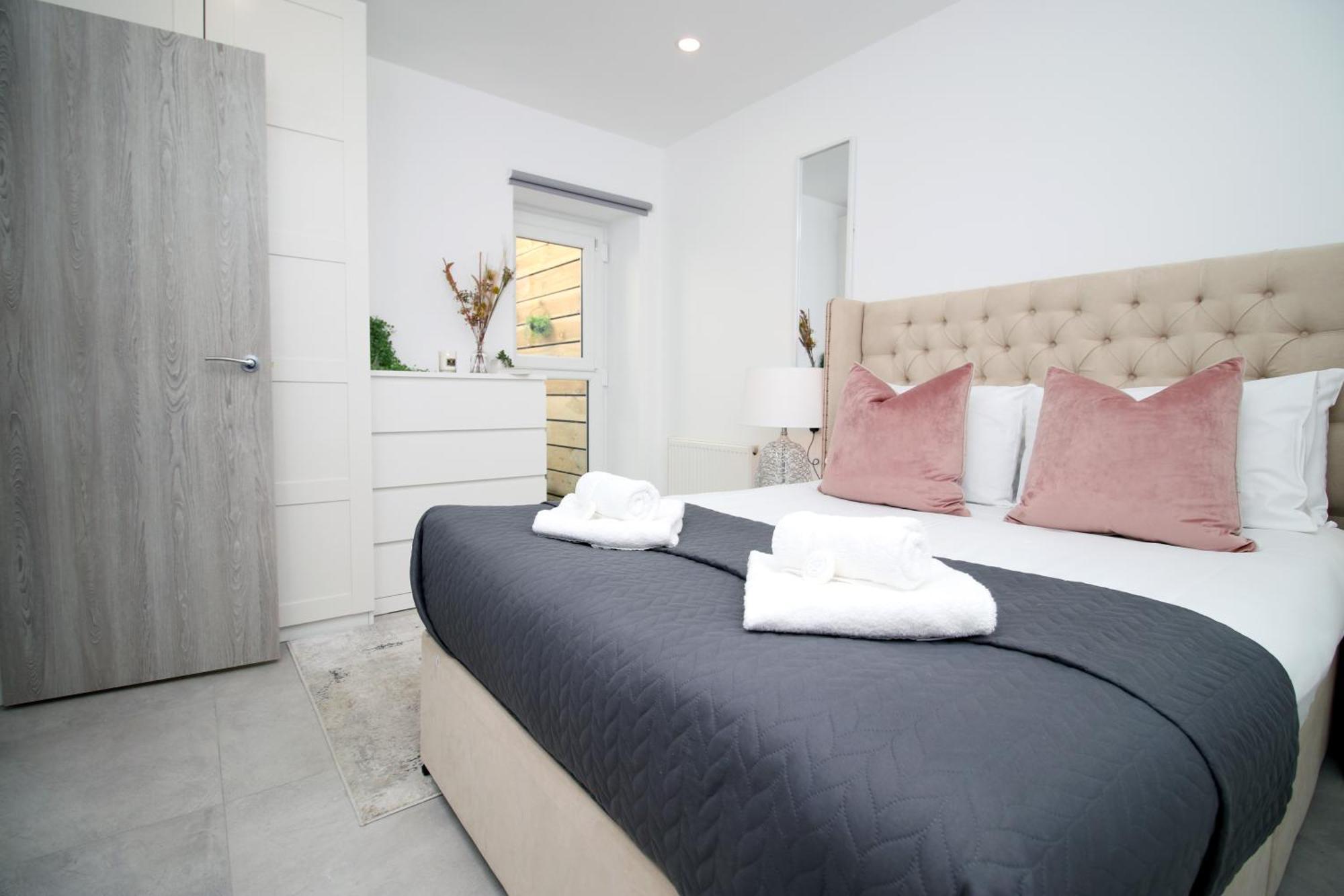 Cardiff's Ultimate Group Retreat Spacious 5br With Private Courtyard Cardiff