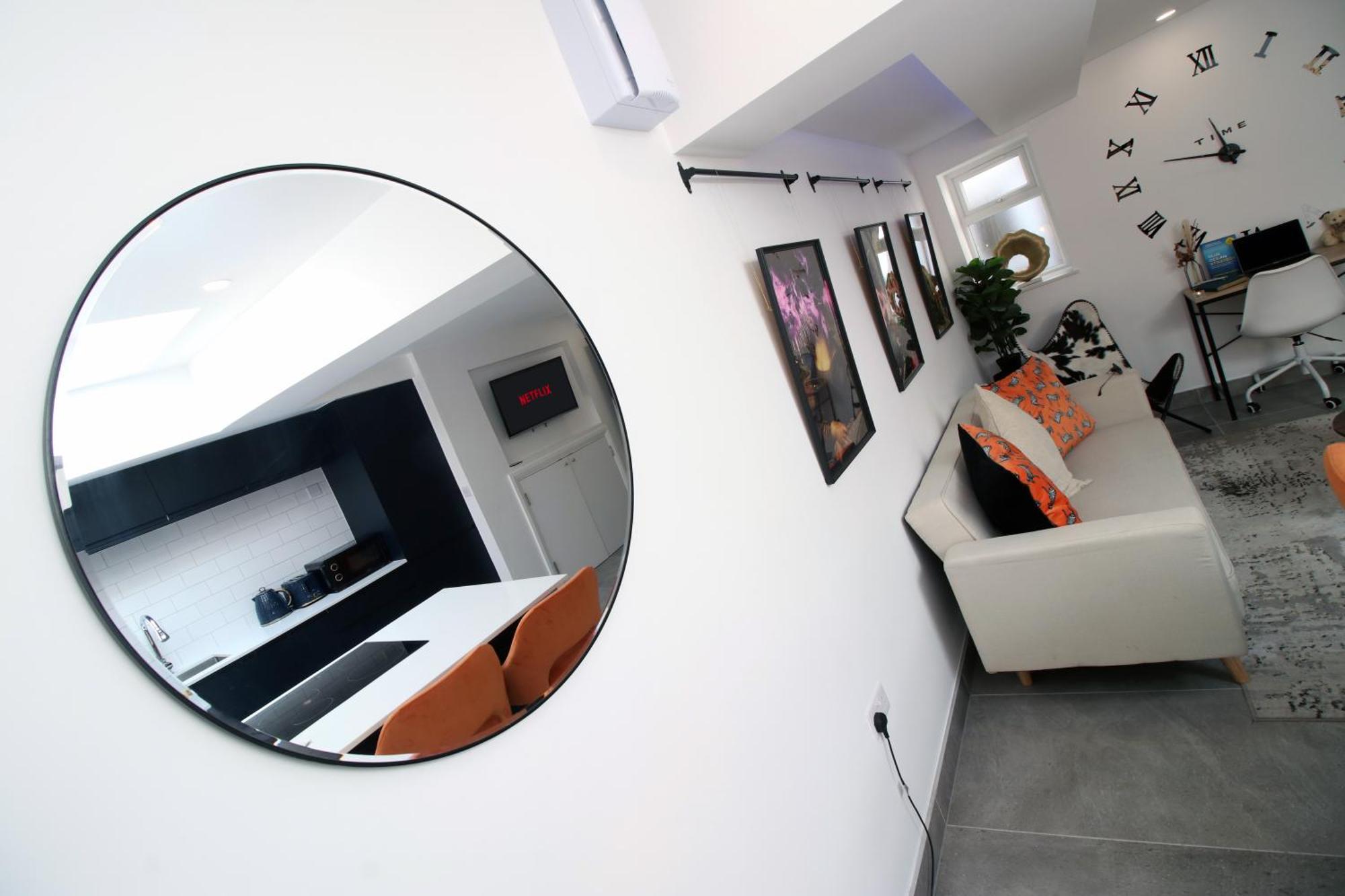 Cardiff's Ultimate Group Retreat Spacious 5br With Private Courtyard *