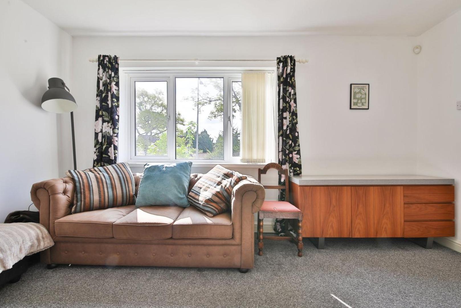 Garden Station Dwelling In Rumney * Cardiff