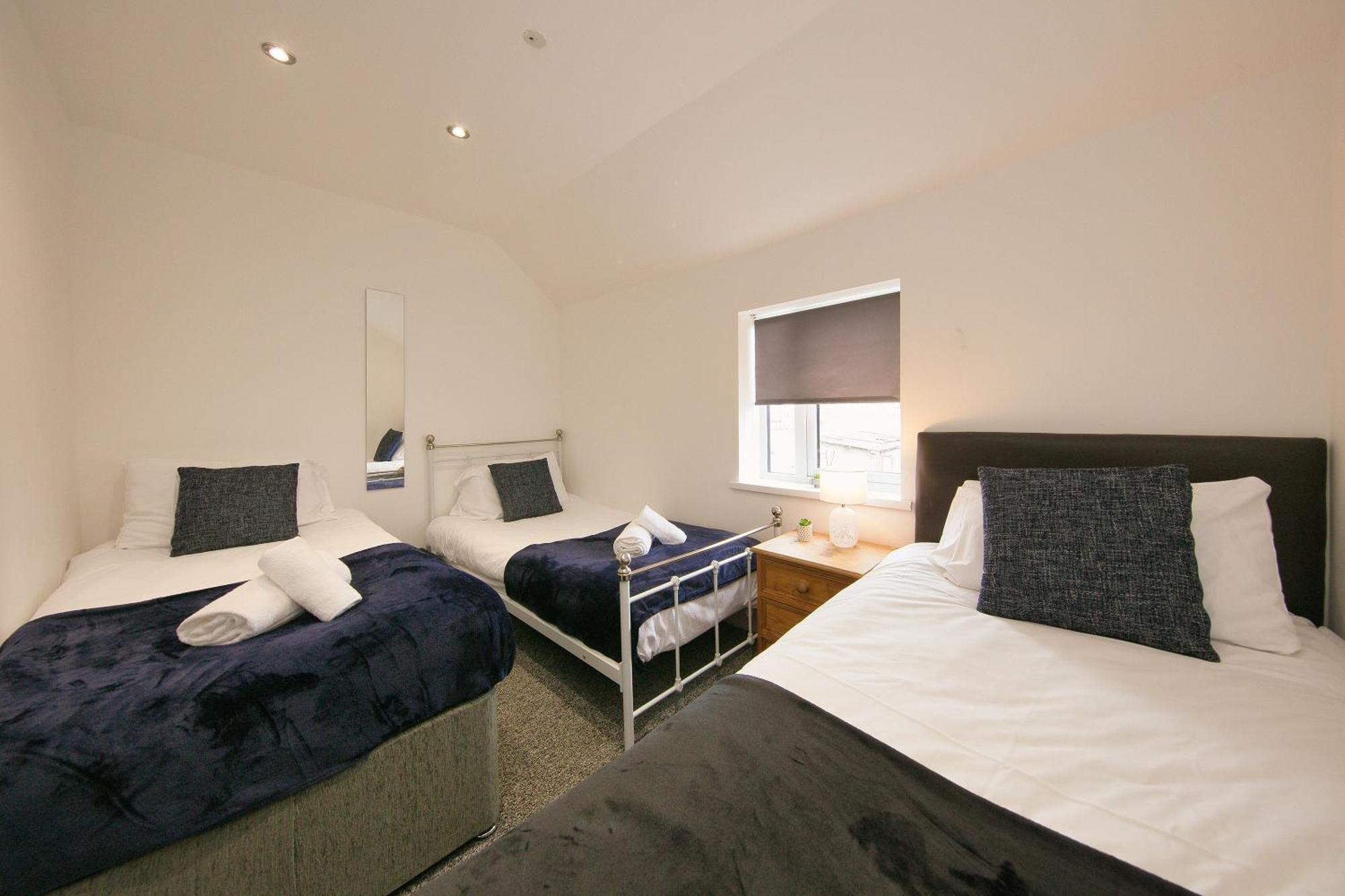 Stylish With Private Garden! Near City Centre - Contractors, Relocators, Tourists Apartment Cardiff