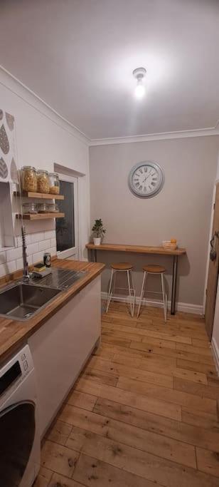 3 Bed In Heart Of Cardiff