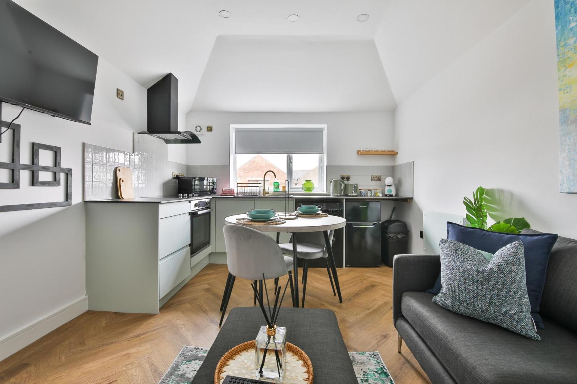 North Road Luxe New Serviced Apartments- Parking Available With Full Kitchen Amenities