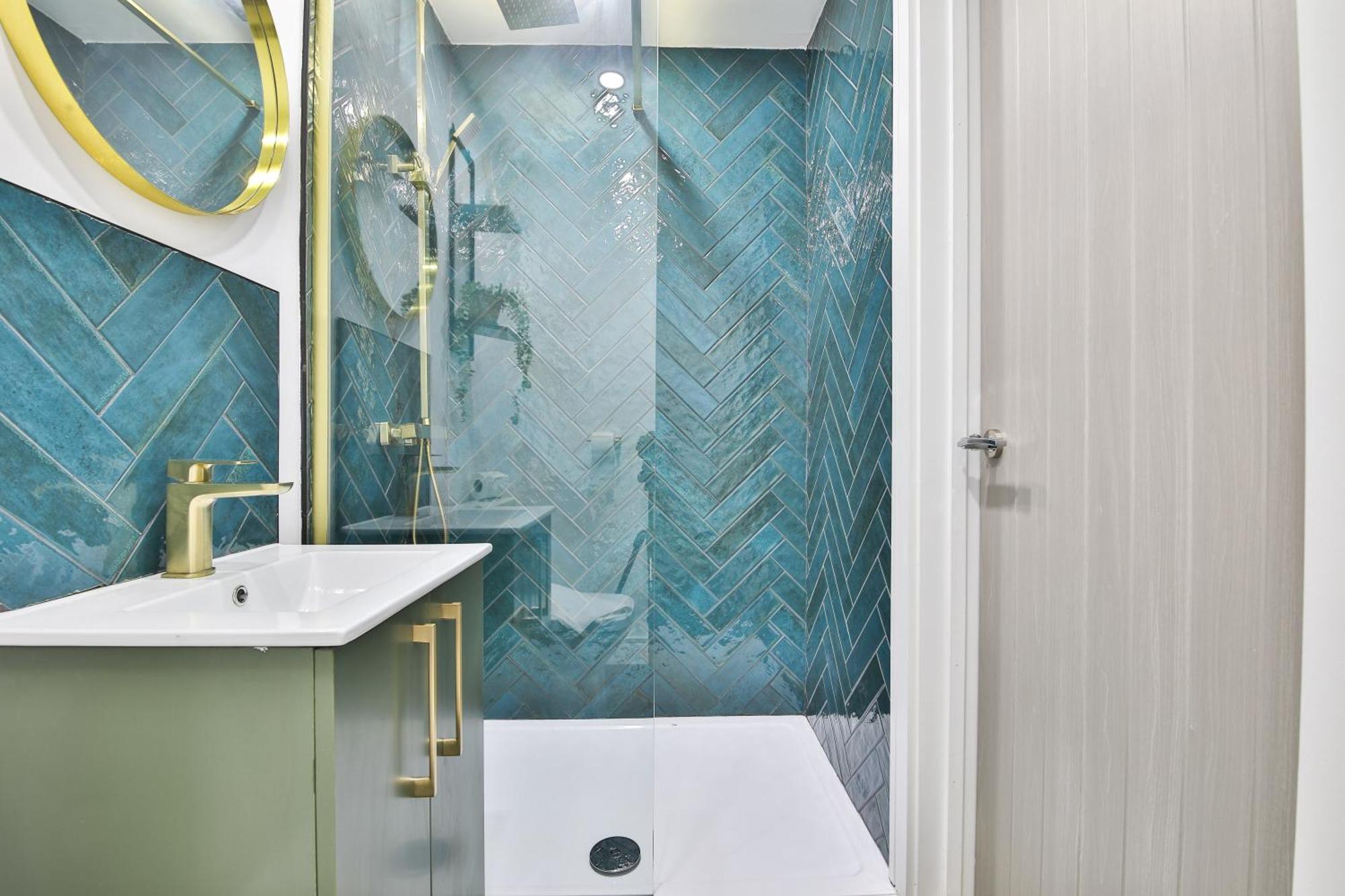 North Road Luxe New Serviced Apartments- Parking Available With Full Kitchen Amenities Cardiff