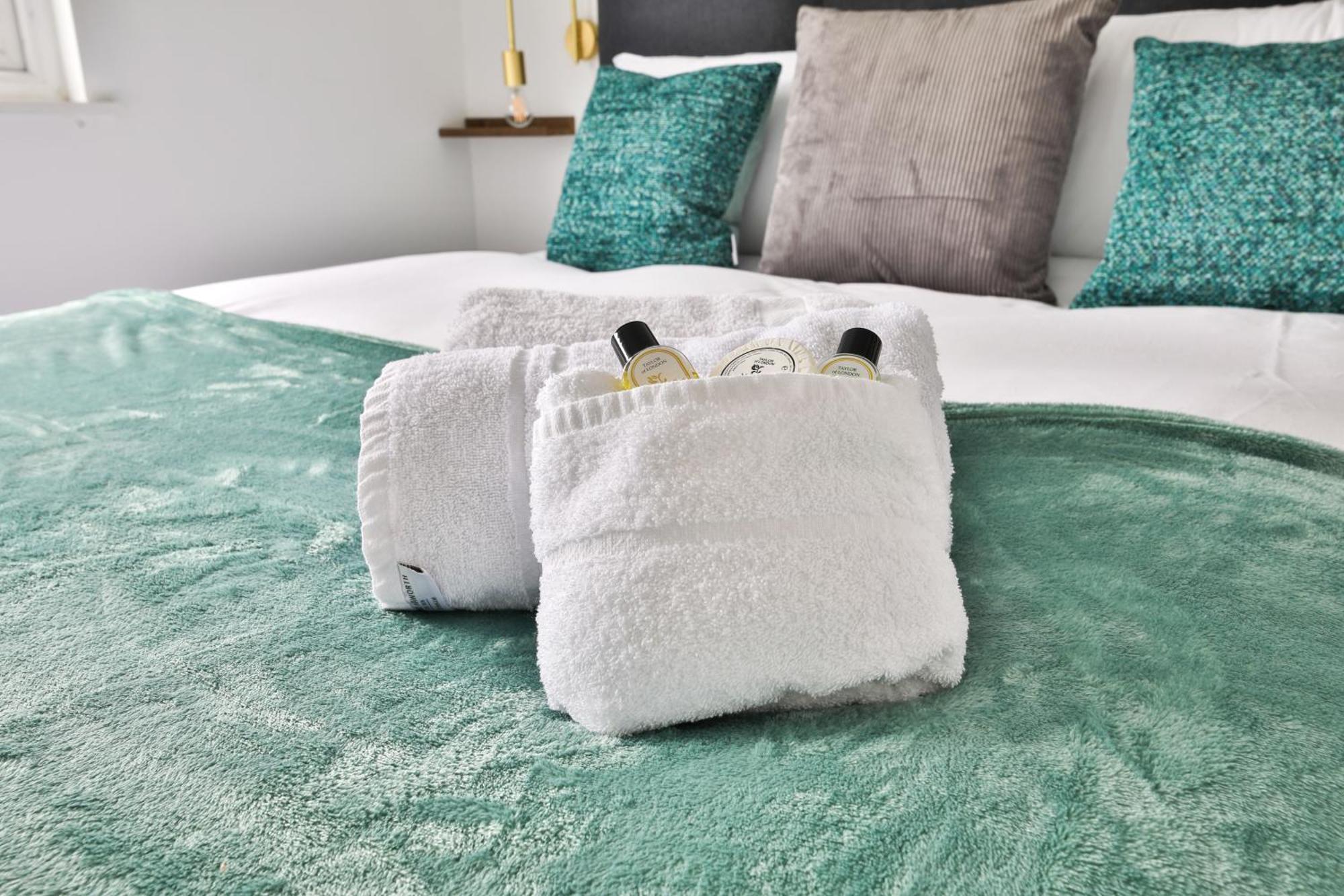 North Road Luxe New Serviced Apartments- Parking Available With Full Kitchen Amenities