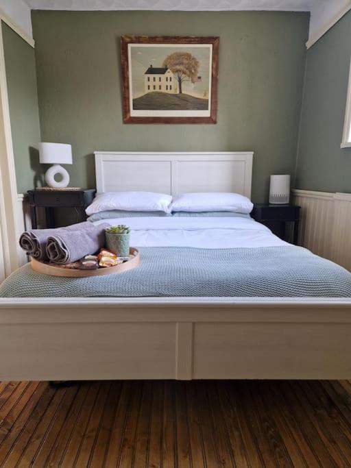 Unique Centre Couples Retreat, 1 Bed Maisonette Apartment *