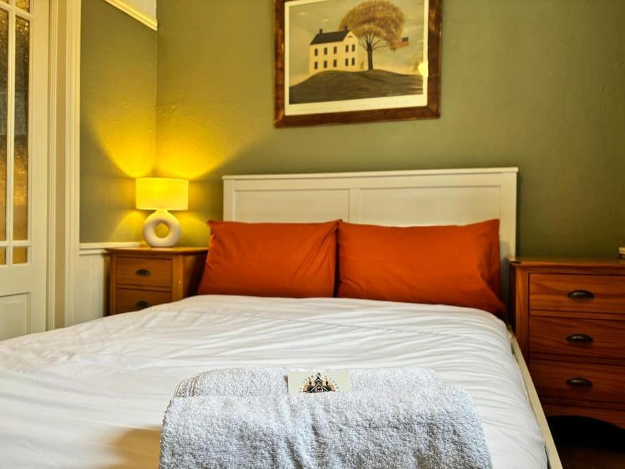 Unique Centre Couples Retreat, 1 Bed Maisonette *