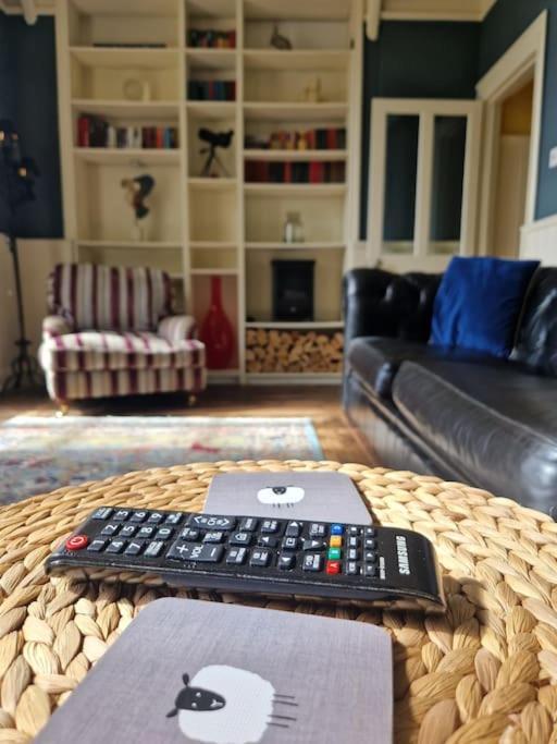 Unique Centre Couples Retreat, 1 Bed Maisonette Apartment *