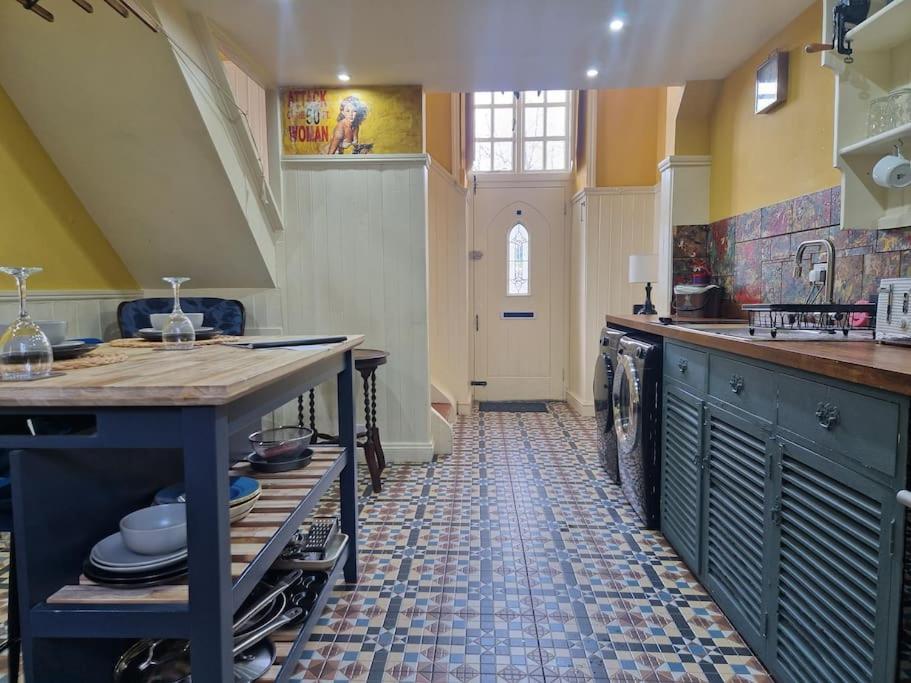 Unique Centre Couples Retreat, 1 Bed Maisonette * Cardiff